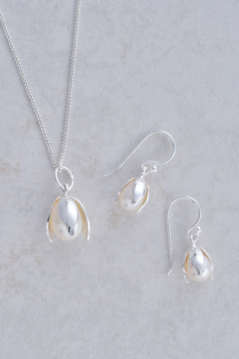 Sterling Silver & Freshwater Pearl Snowdrop Pendant with matching Earrings (T8311)